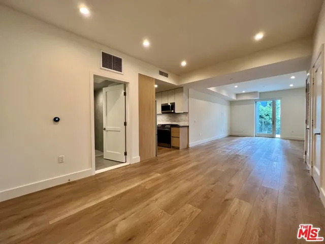 1001 N Fairfax Avenue 309, West Hollywood, California 90046