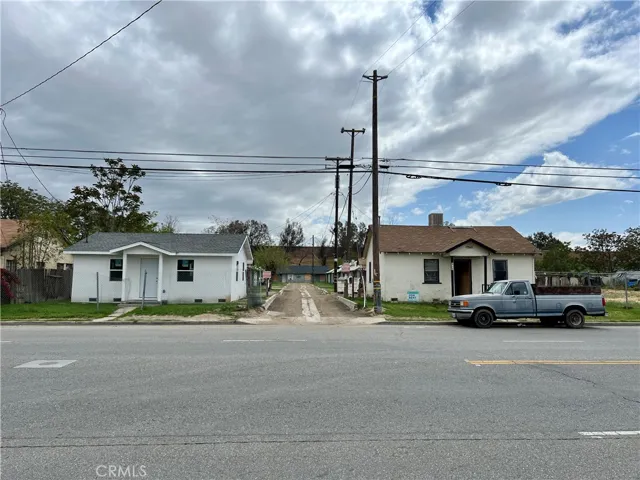 929 E Brundage Lane, Bakersfield, California 93307
