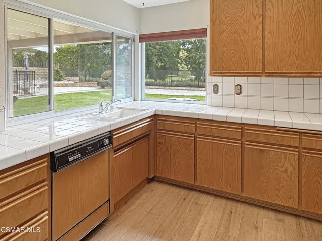 16 Kitchen sink 2