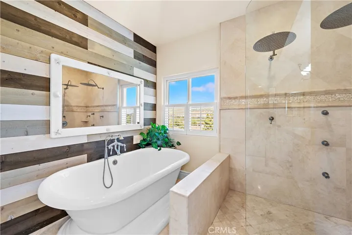 Free standing primary bath soaking tub.
