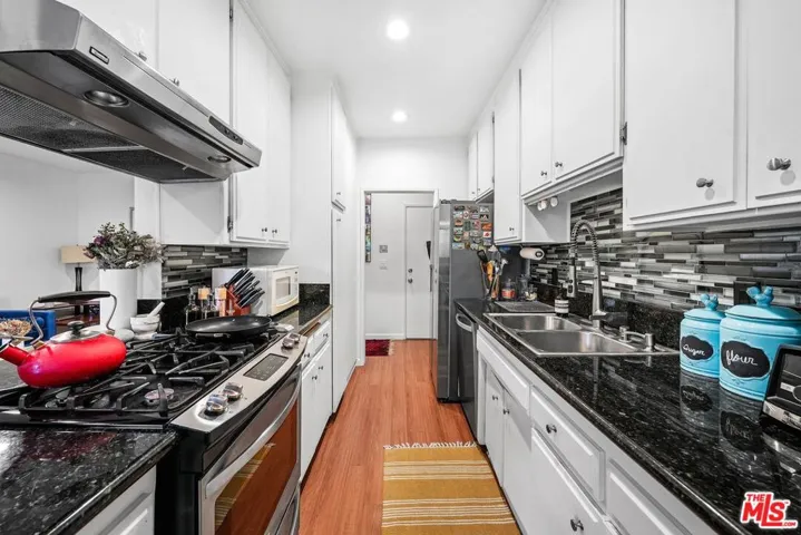 6245 Woodman Avenue 202, Valley Glen, California 91401