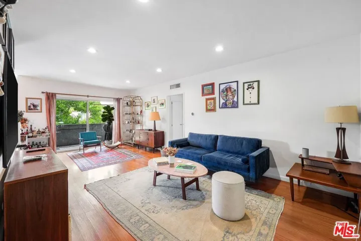 6245 Woodman Avenue 202, Valley Glen, California 91401
