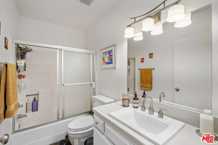 6245 Woodman Avenue 202, Valley Glen, California 91401