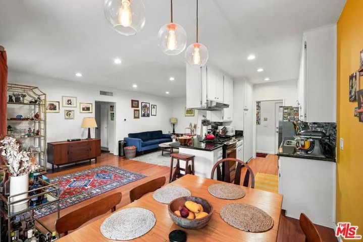 6245 Woodman Avenue 202, Valley Glen, California 91401
