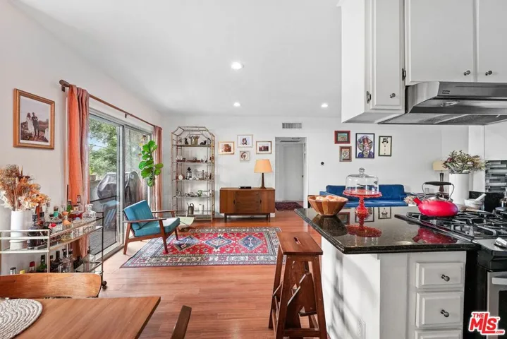 6245 Woodman Avenue 202, Valley Glen, California 91401