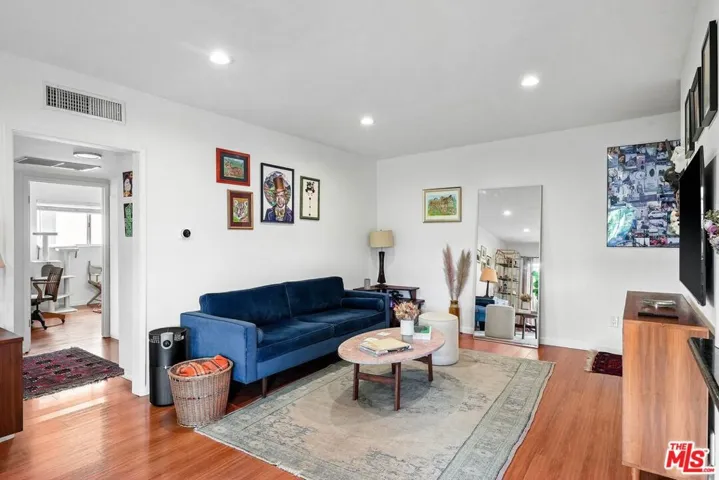 6245 Woodman Avenue 202, Valley Glen, California 91401