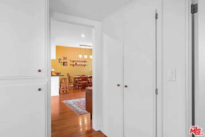 6245 Woodman Avenue 202, Valley Glen, California 91401