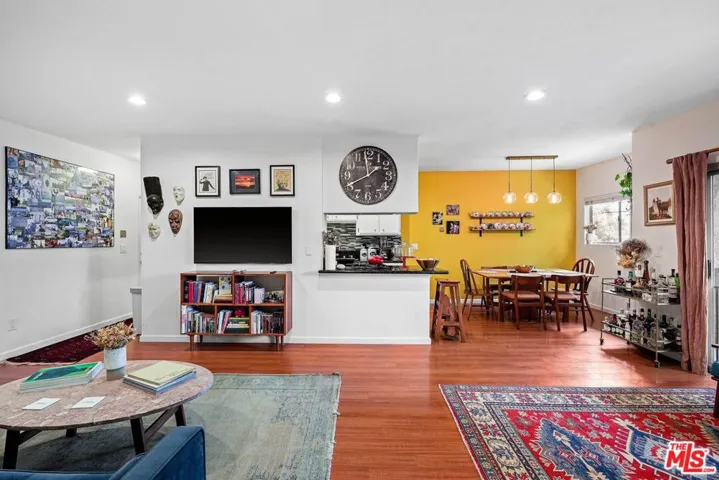 6245 Woodman Avenue 202, Valley Glen, California 91401