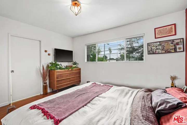 6245 Woodman Avenue 202, Valley Glen, California 91401