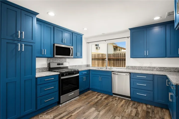 Stunning new kitchen with stainless appliances!