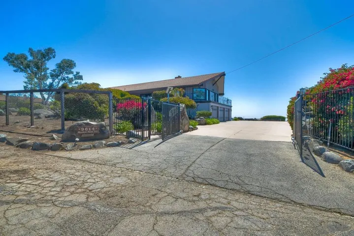 9614 Meadow Mesa Drive, Escondido, California 92026