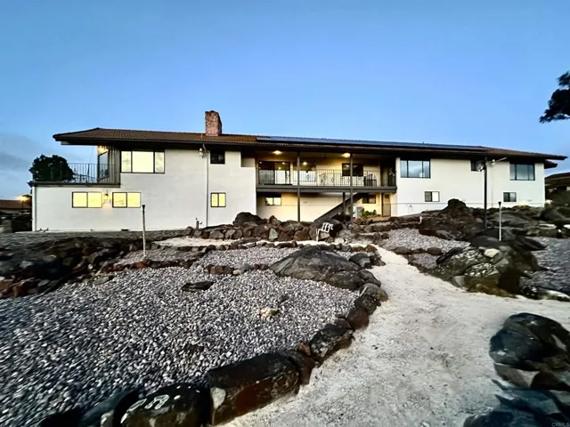 9614 Meadow Mesa Drive, Escondido, California 92026