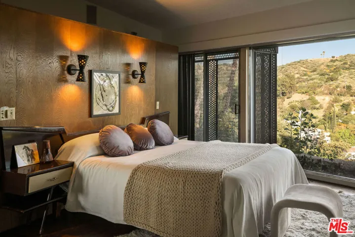5835 Green Oak Drive, Los Angeles, California 90068
