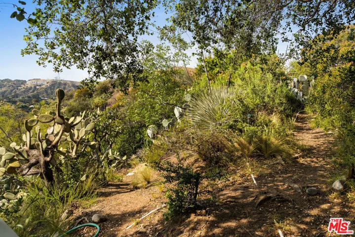 5835 Green Oak Drive, Los Angeles, California 90068