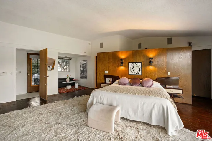 5835 Green Oak Drive, Los Angeles, California 90068
