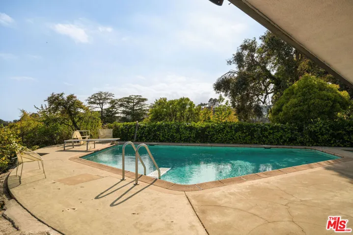 5835 Green Oak Drive, Los Angeles, California 90068