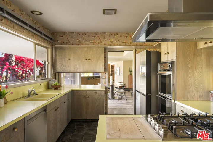 5835 Green Oak Drive, Los Angeles, California 90068
