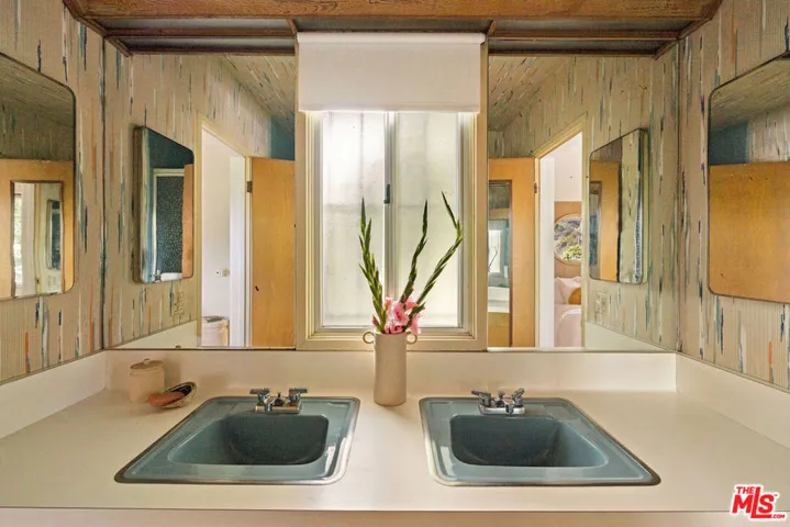 5835 Green Oak Drive, Los Angeles, California 90068
