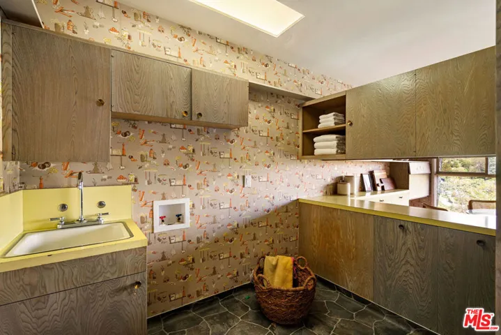 5835 Green Oak Drive, Los Angeles, California 90068