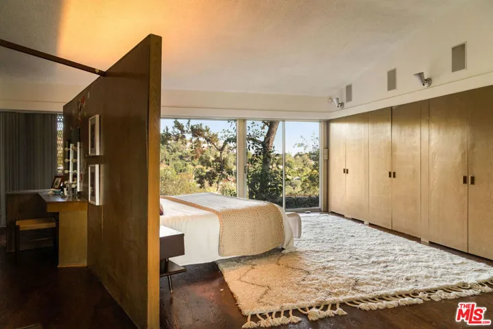 5835 Green Oak Drive, Los Angeles, California 90068
