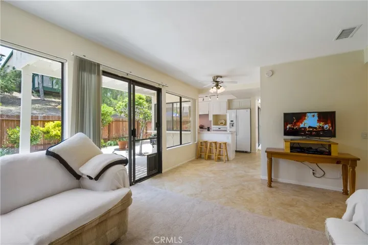 FR view to Breakfast Nook