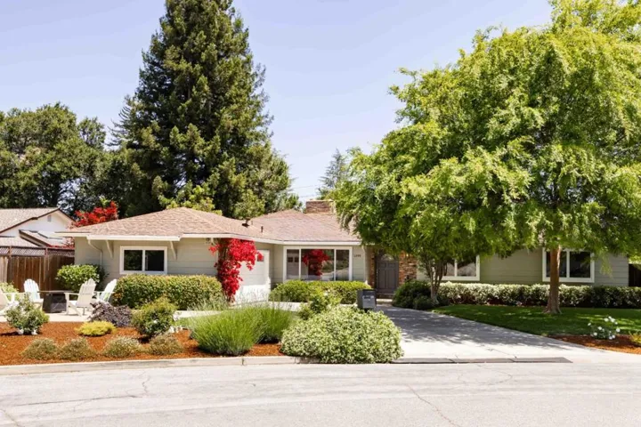 1395 Montclaire Way, Los Altos, California 94024