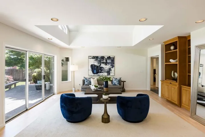 1395 Montclaire Way, Los Altos, California 94024