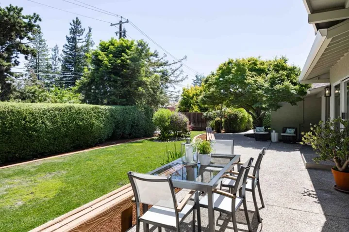 1395 Montclaire Way, Los Altos, California 94024