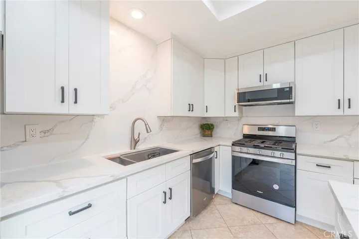 571 Springbrook N 25, Irvine, California 92614