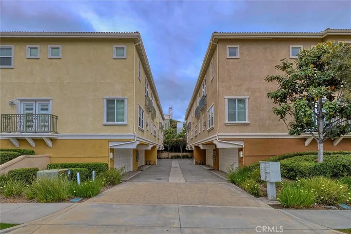 2680 E Panorama - Driveway