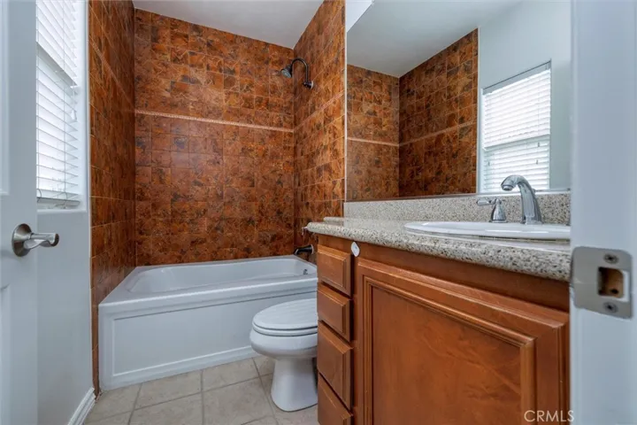 2680 E Panorama - Guest Suite Bathroom