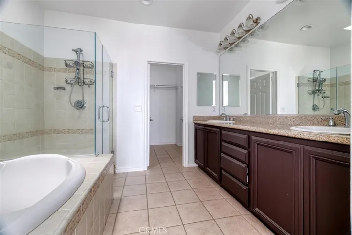 2680 E Panorama - Primary Ensuite