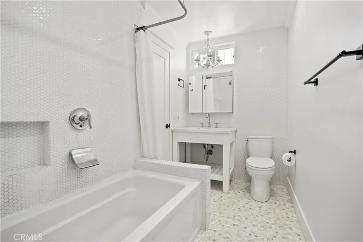 1029 Katella Street, Laguna Beach, California 92651