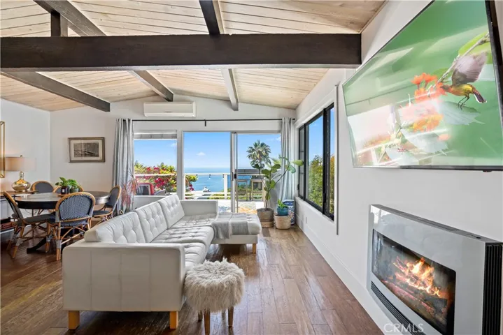 The epitome of coastal living, this pristine home enjoys spectacular views of the Pacific Ocean, Catalina Island, and the Southern California coastline from the main living spaces.