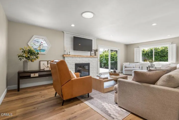 176 Petit - Living Room
