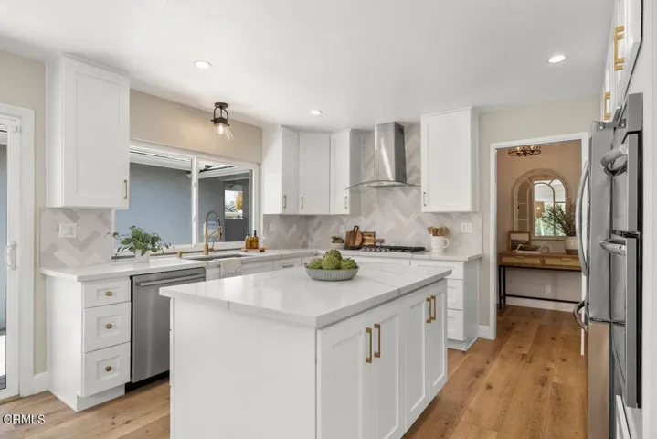 176 Petit - Kitchen Island