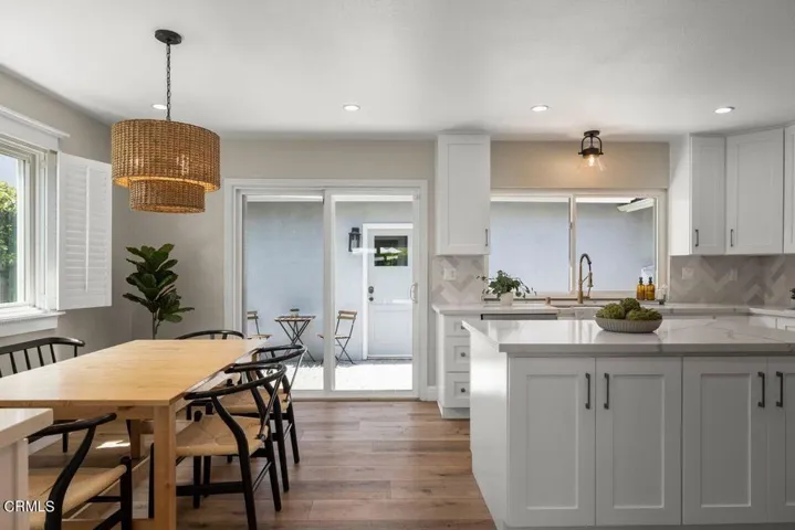 176 Petit - Kitchen