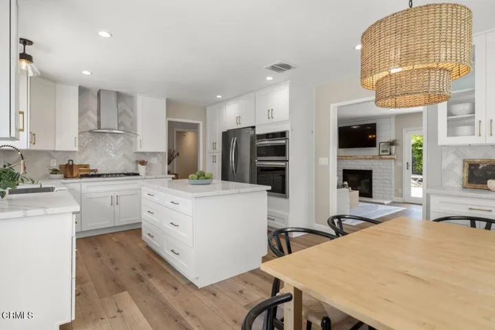 176 Petit - Kitchen