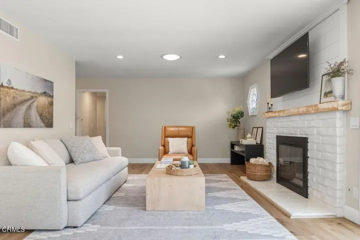 176 Petit - Living Space
