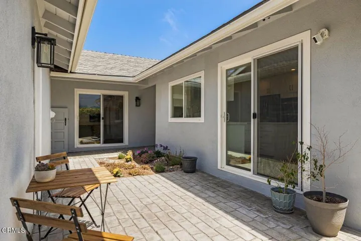 176 Petit - Courtyard