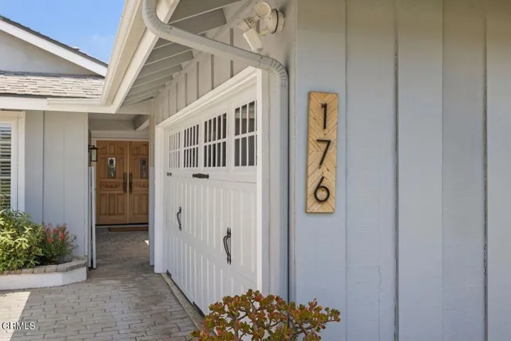 176 Petit - Garage and Entrance
