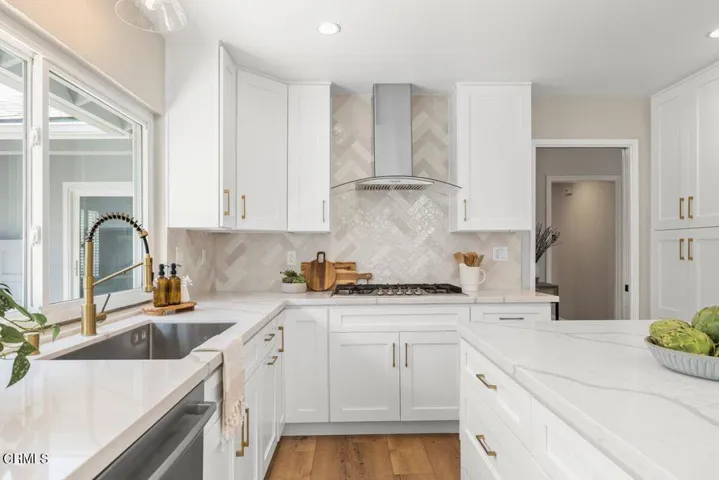 176 Petit - Kitchen