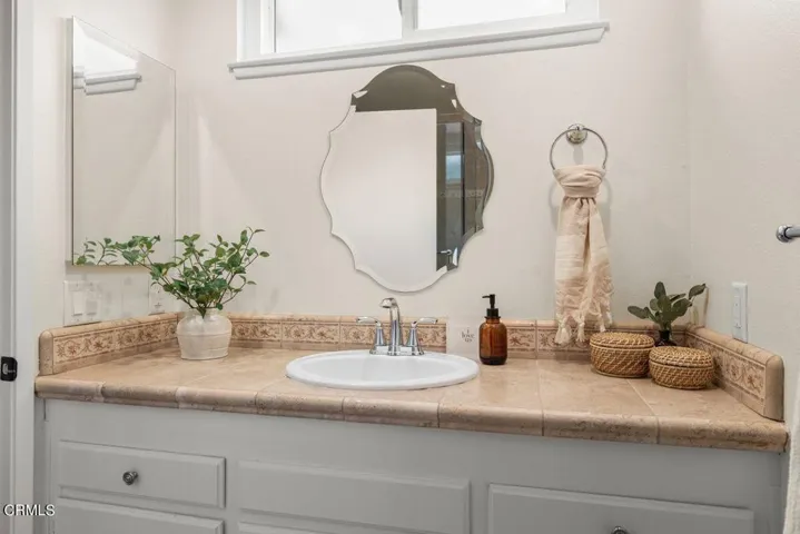 176 Petit - Vanity