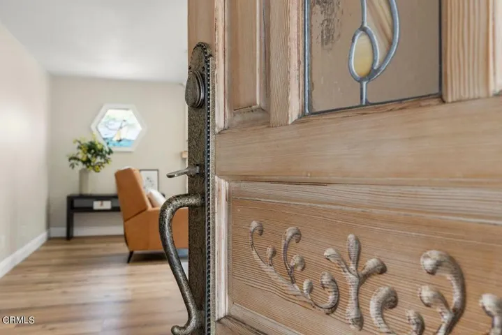 176 Petit - Entrance