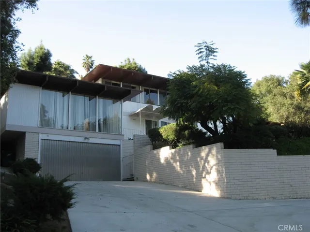 4041 Dover Road, La Canada Flintridge, California 91011