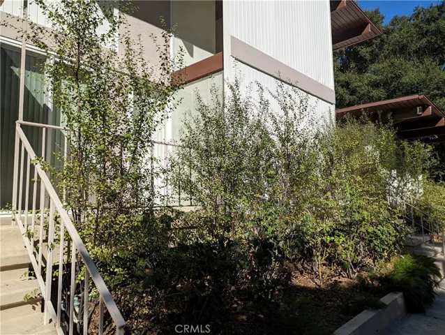 4041 Dover Road, La Canada Flintridge, California 91011