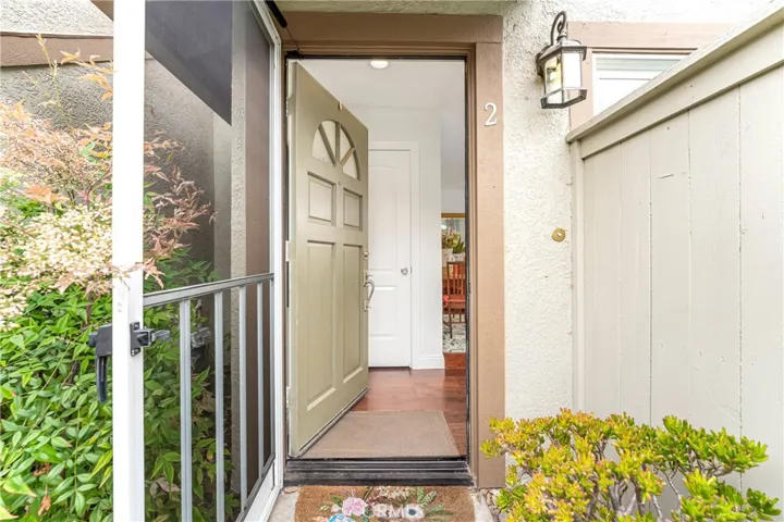 Private entrance with no stairs