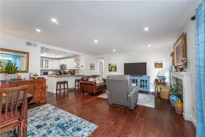 Completely remodeled ground ground level end unit with wood​​‌​​​​‌​​‌‌​​‌​​​‌‌​​​‌​​‌‌​​‌‌​​‌‌​​​​ floors