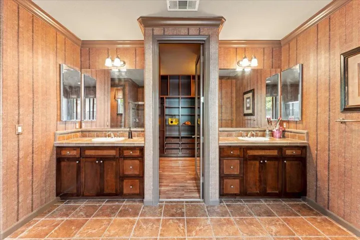 3148 Knightsbridge Drive, Modesto, California 95355