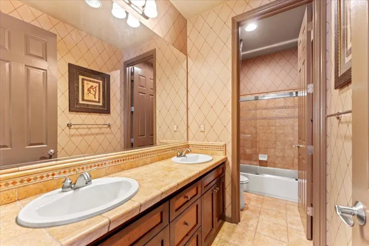 3148 Knightsbridge Drive, Modesto, California 95355